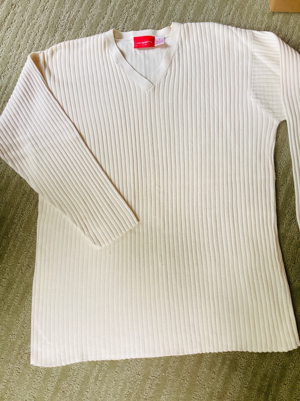 Liz Claiborne Ribbed V-Neck Sweater in Cream, Medium